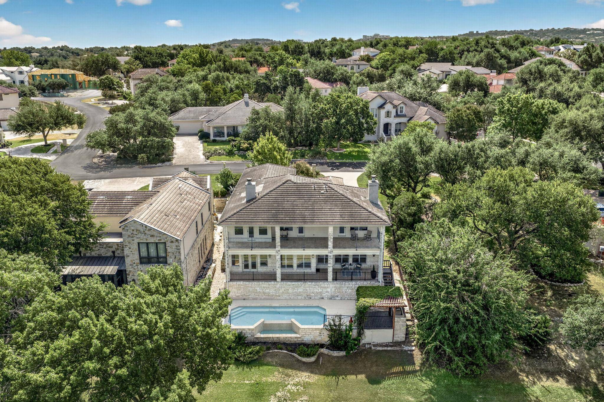 47 WATERFALL DR, The Hills, TX 78738