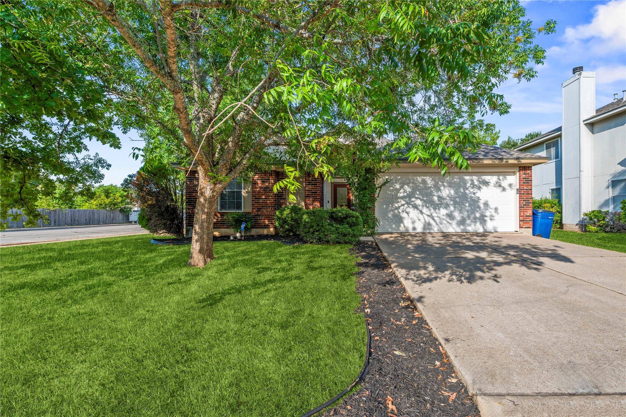 701 Sparkling Brook LN, Leander, TX 78641