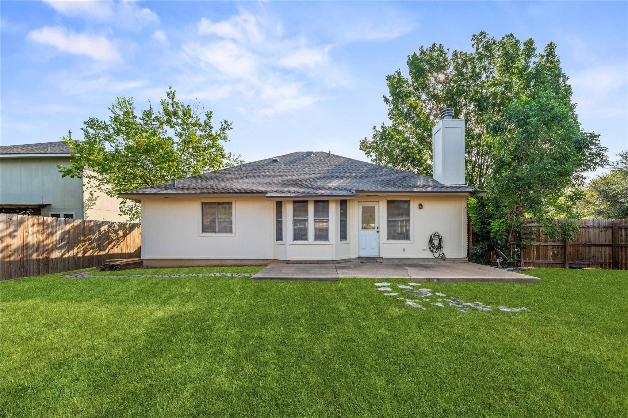 701 Sparkling Brook LN, Leander, TX 78641