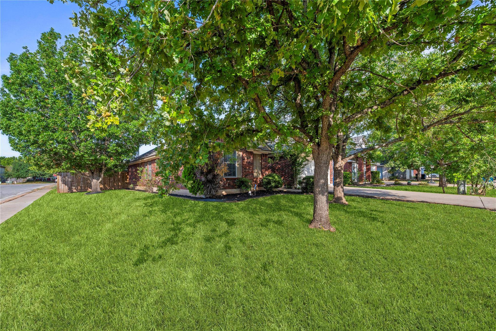 701 Sparkling Brook LN, Leander, TX 78641