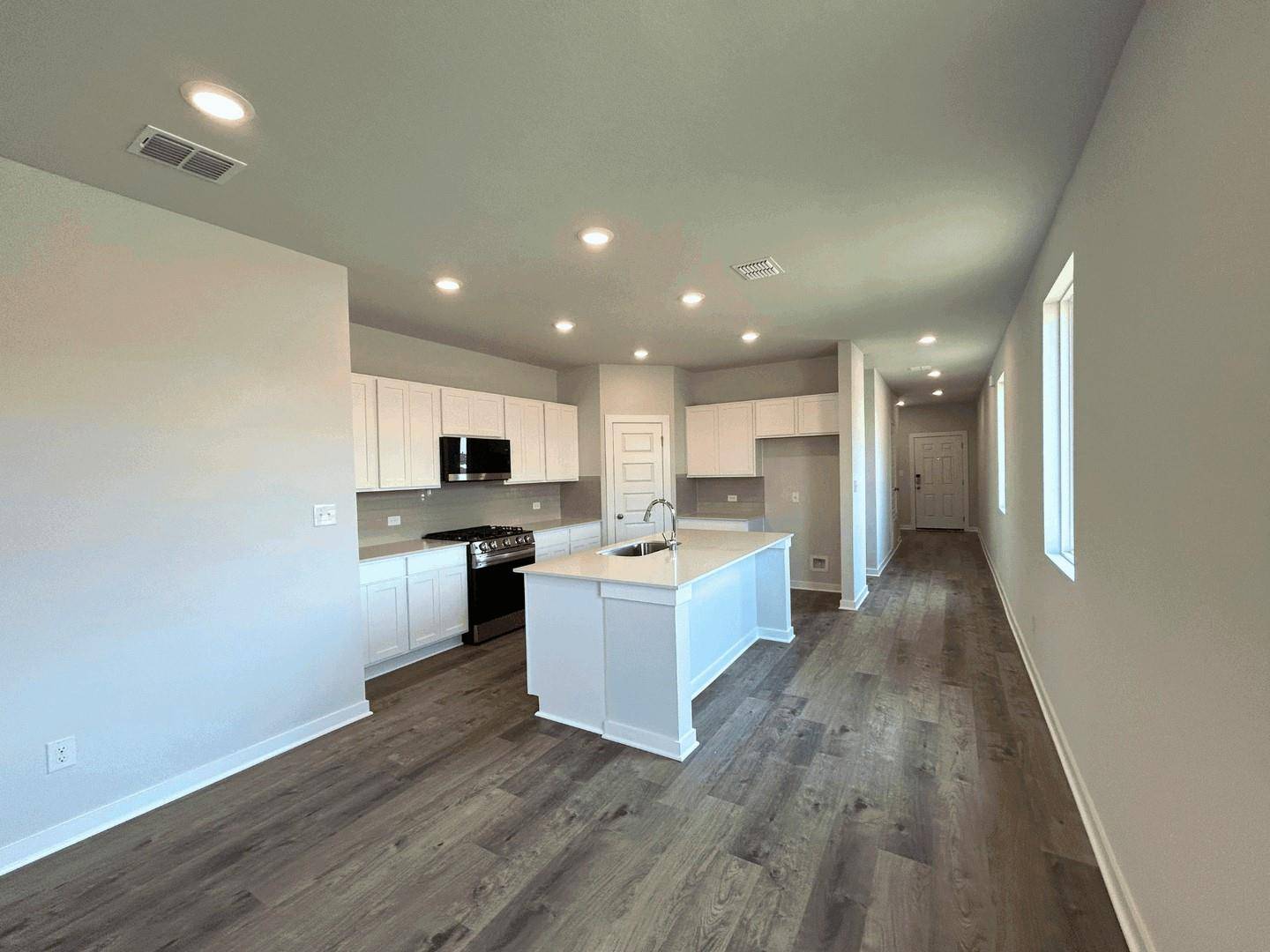 138 Hornet ST, Elgin, TX 78621