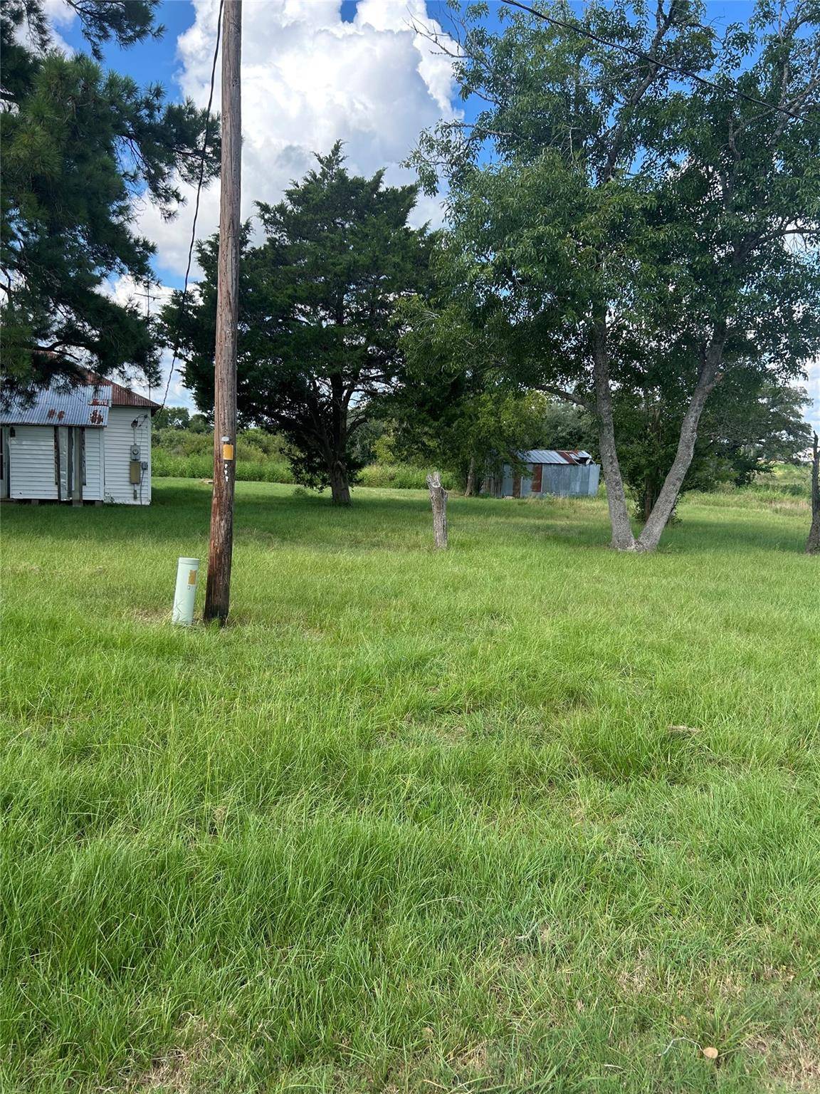302 Cochran ST, Muldoon, TX 78949