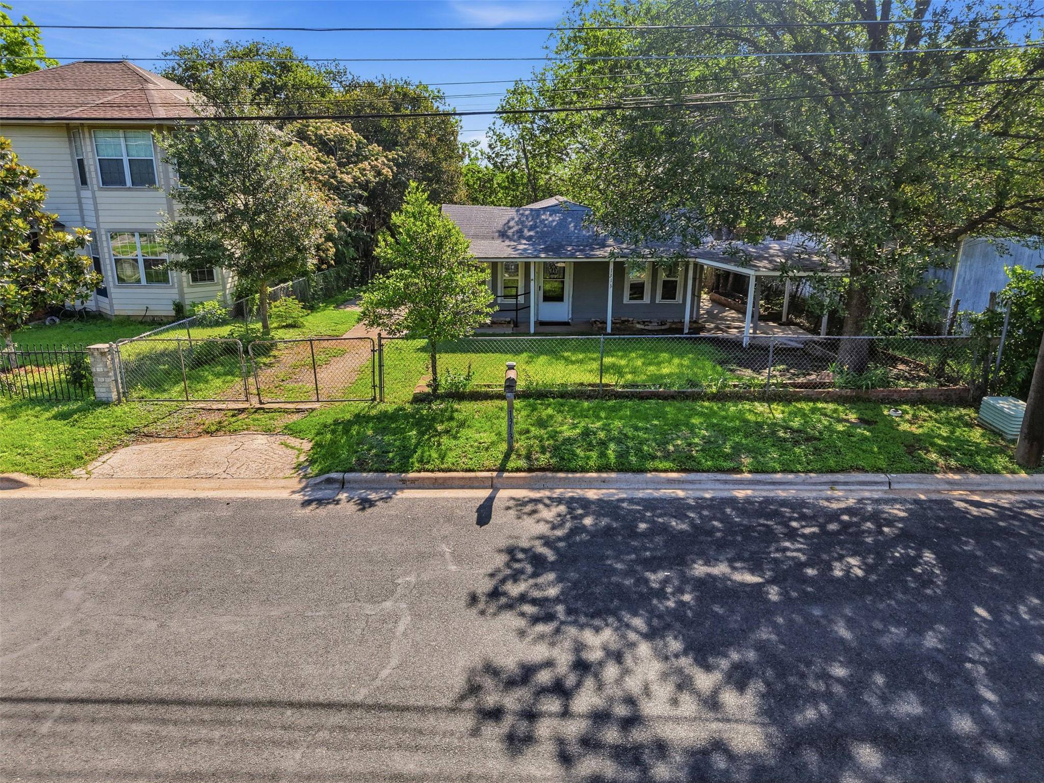 1313 Perez ST, Austin, TX 78721