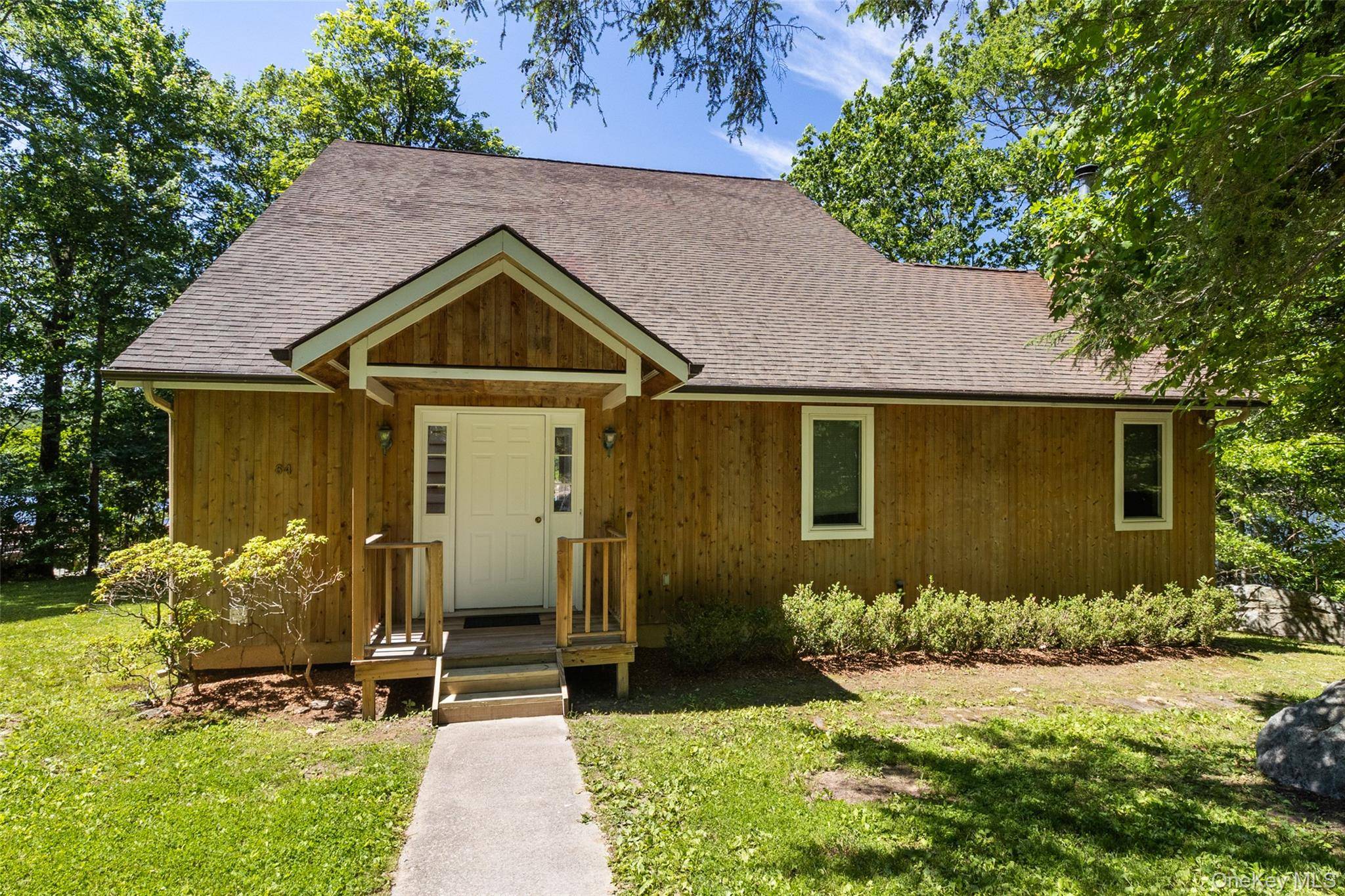 64 Lillian RD, Mahopac, NY 10541