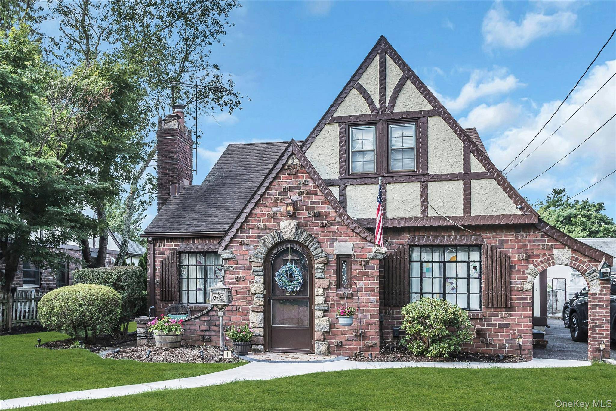 20 Voorhees PL, Malverne, NY 11565