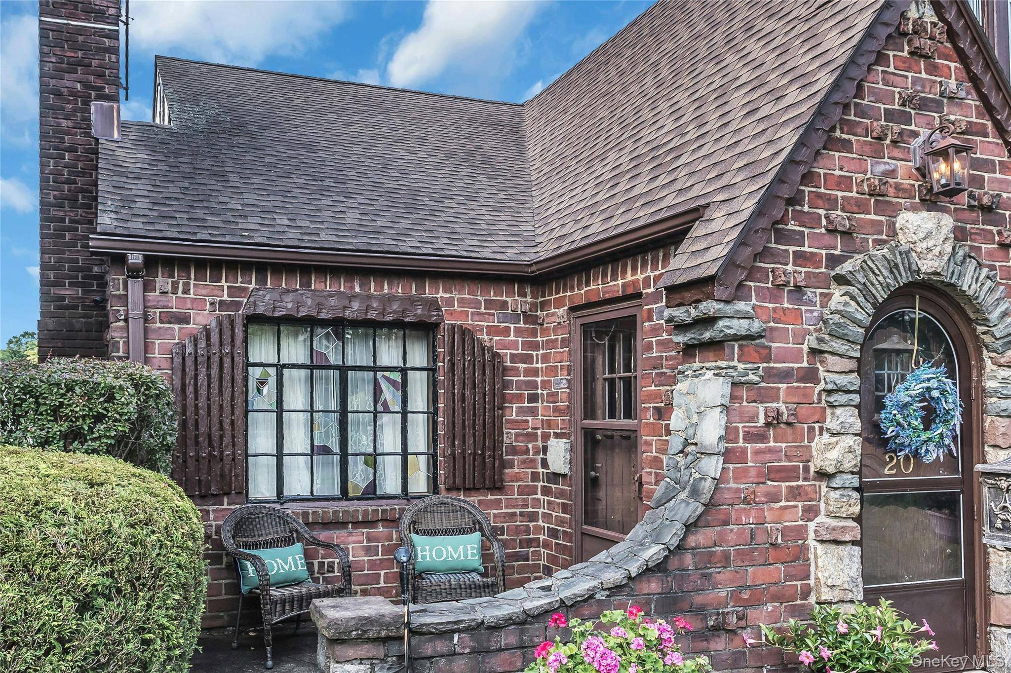 20 Voorhees PL, Malverne, NY 11565