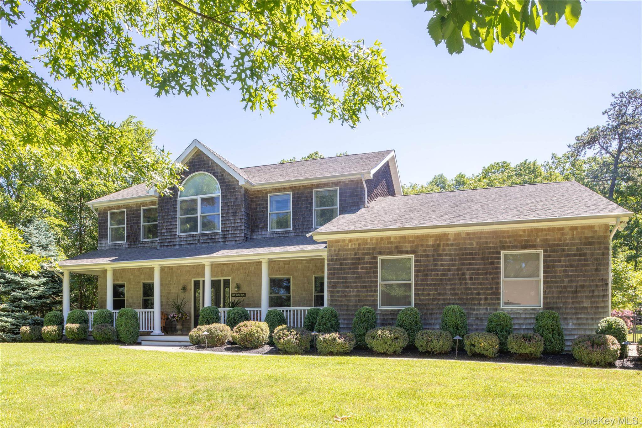 11 Hildreth RD, Hampton Bays, NY 11946