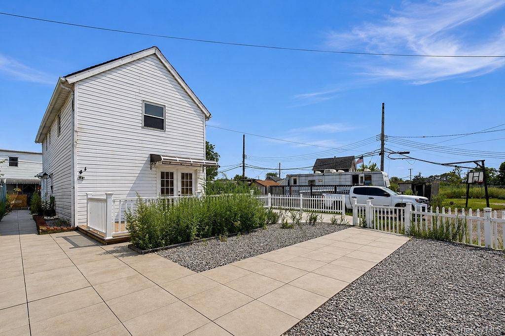 44 Broadway, Hamilton Beach, NY 11414