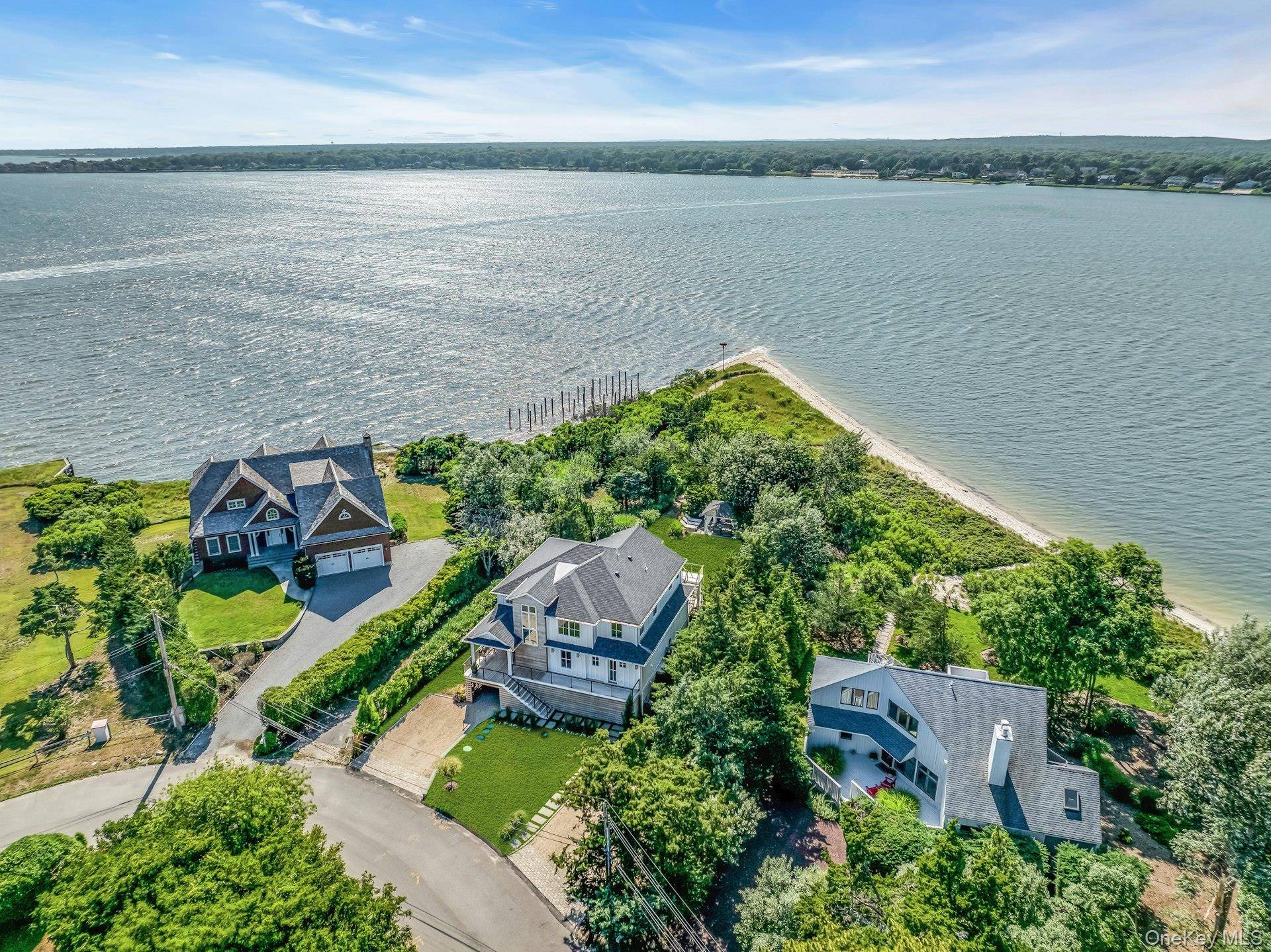 29 Tiana CIR, Hampton Bays, NY 11946