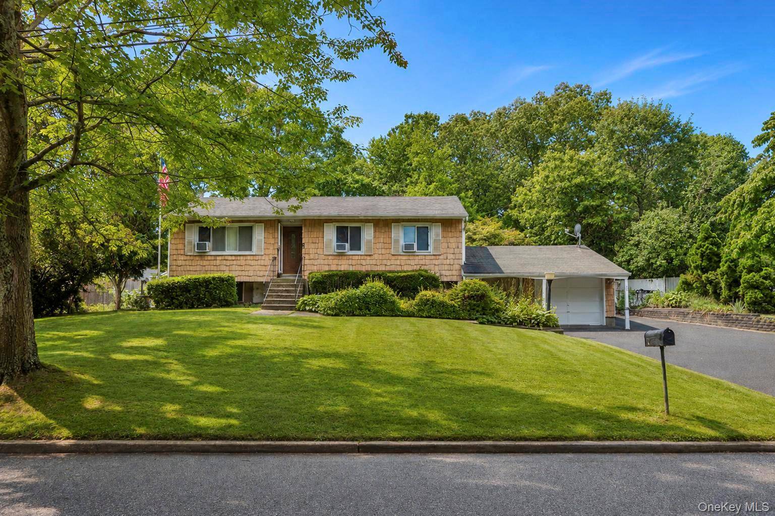 35 Hart ST, Port Jefferson Station, NY 11776