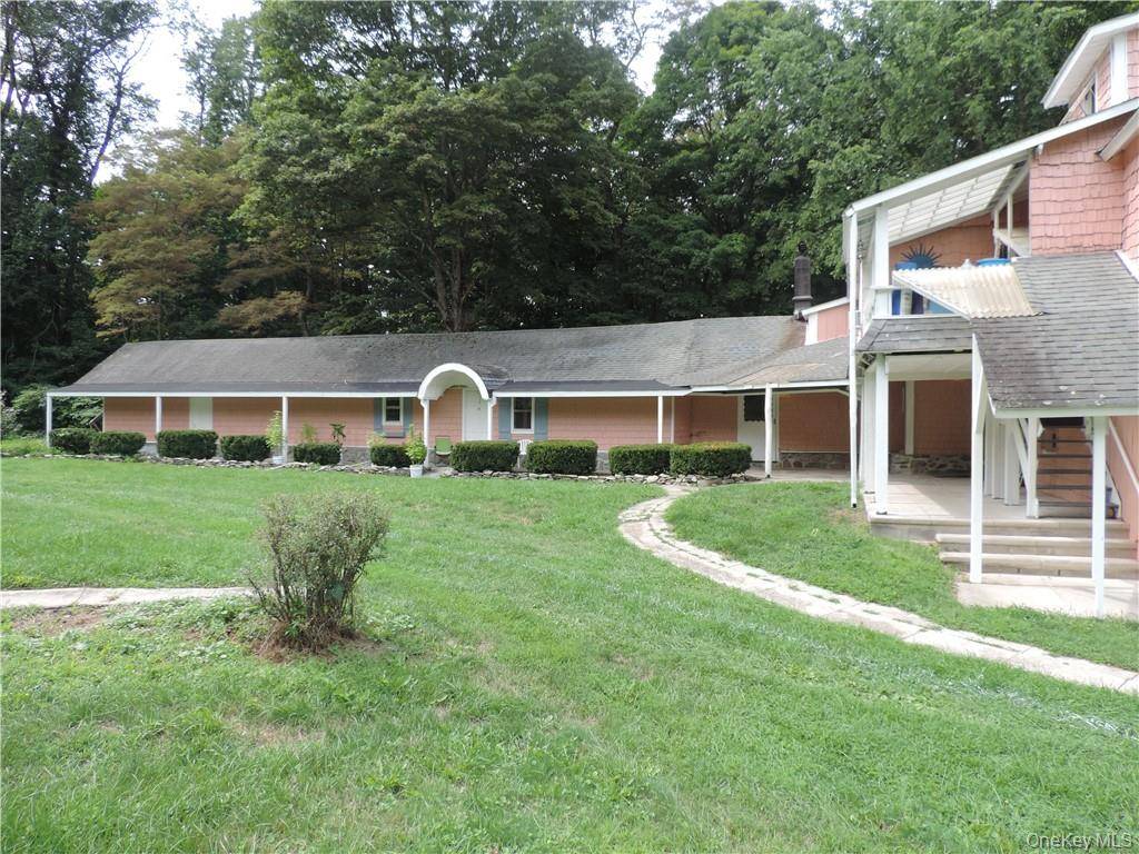 958-964 Hollow RD, Clinton Corners, NY 12514