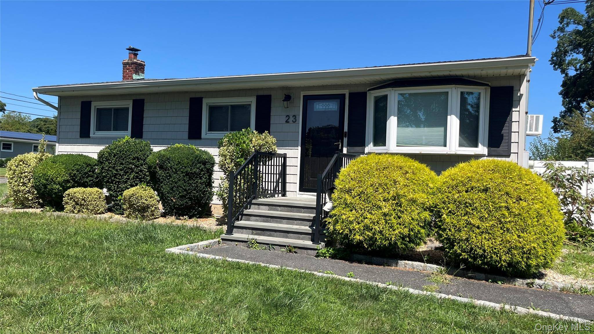 23 Pine ST, Brentwood, NY 11717
