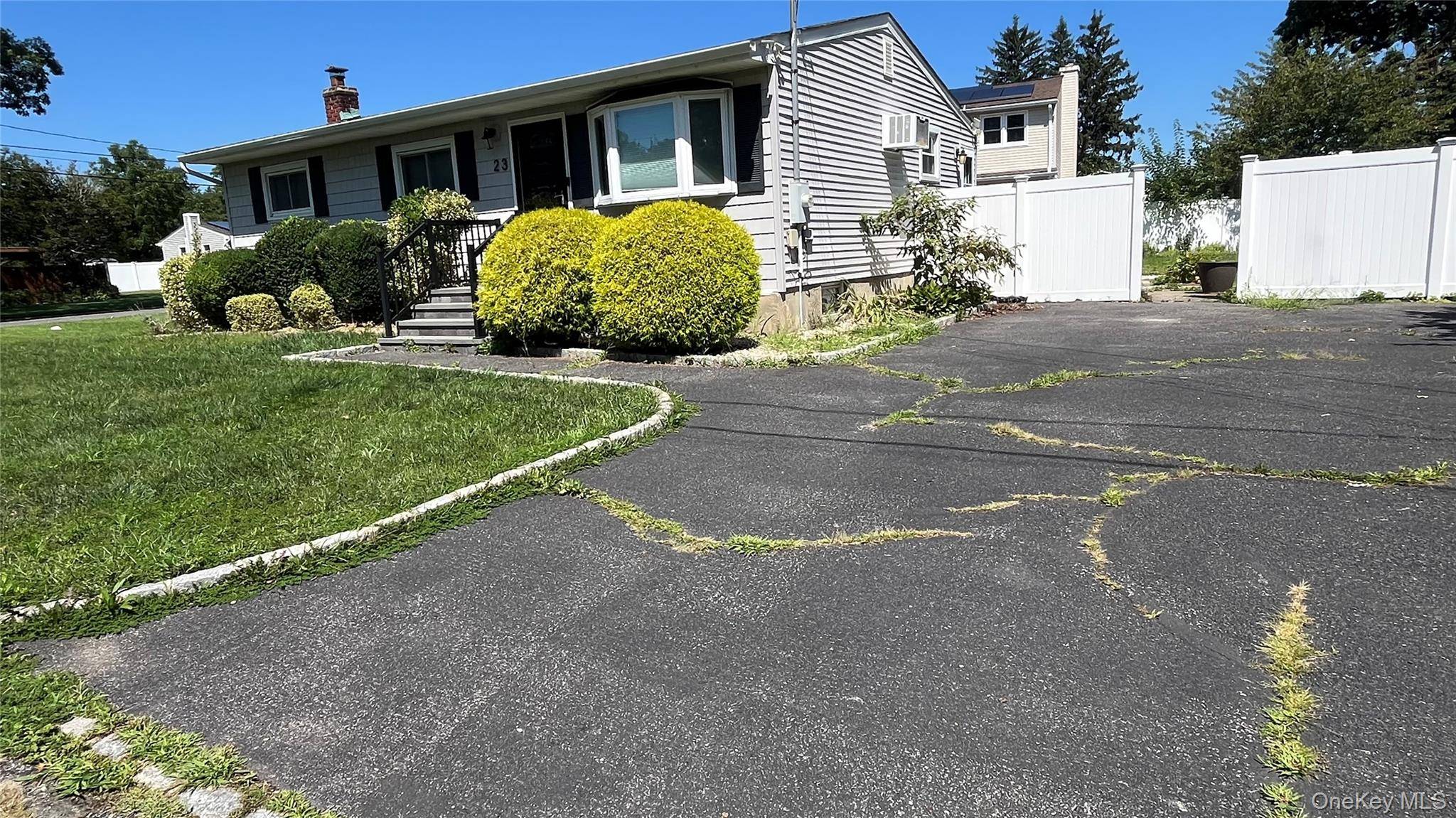 23 Pine ST, Brentwood, NY 11717