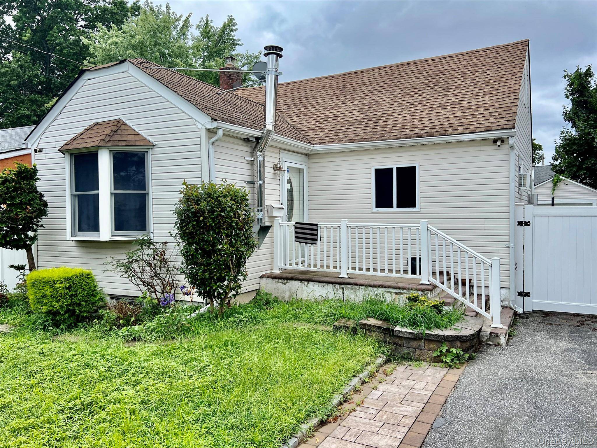 320 Maplegrove AVE, Uniondale, NY 11553