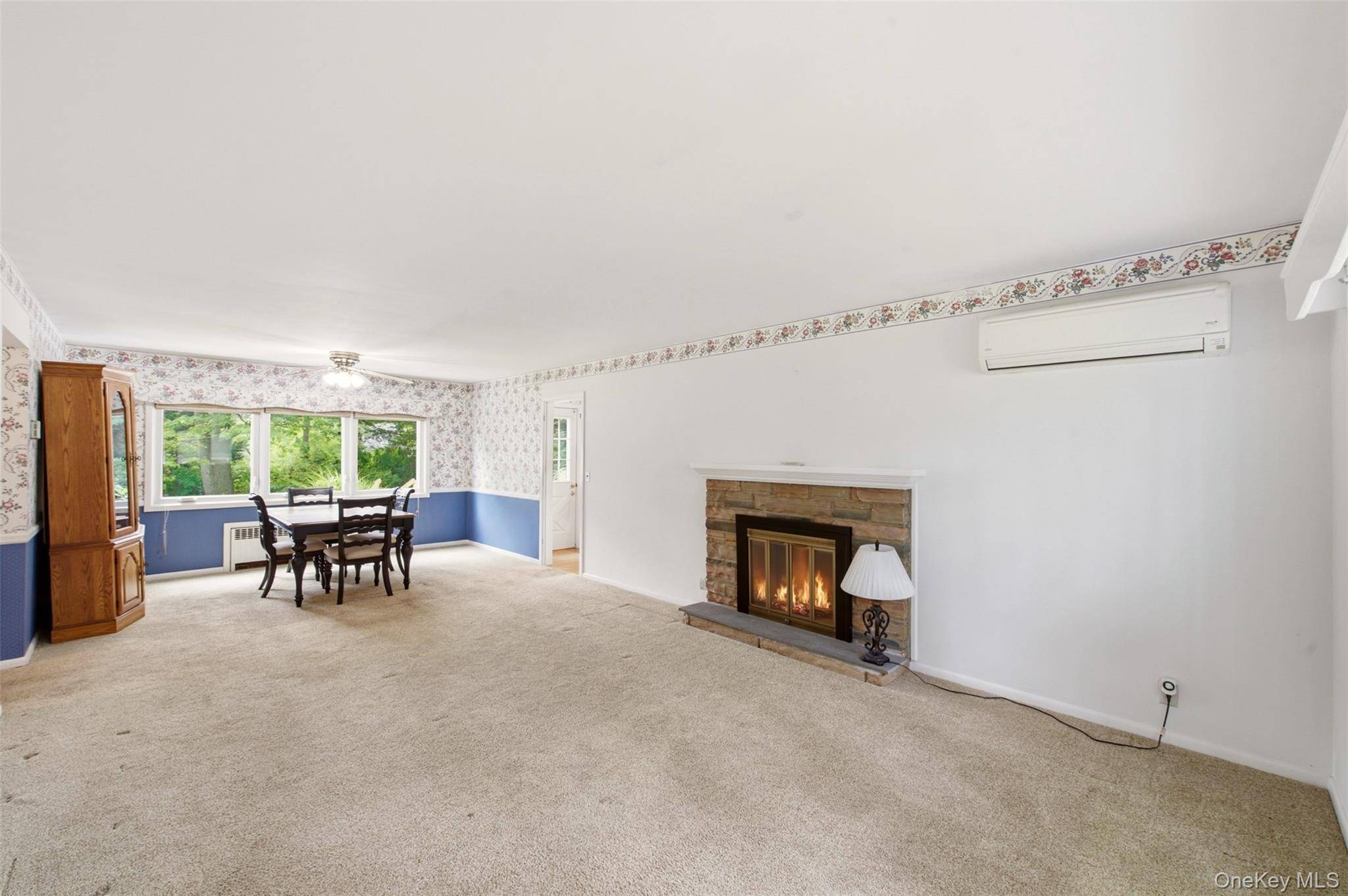 155 Hoover PL, Centerport, NY 11721