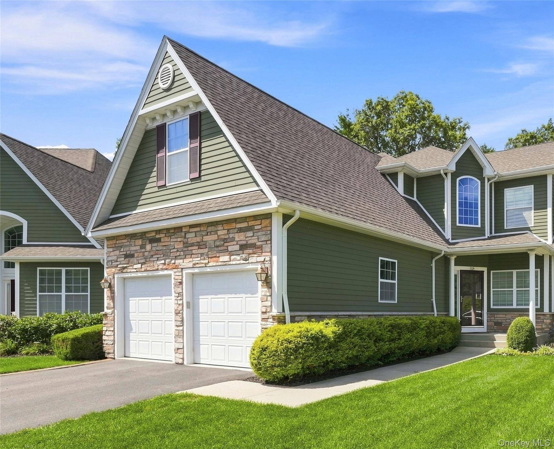 104 Victoria PL, Melville, NY 11747