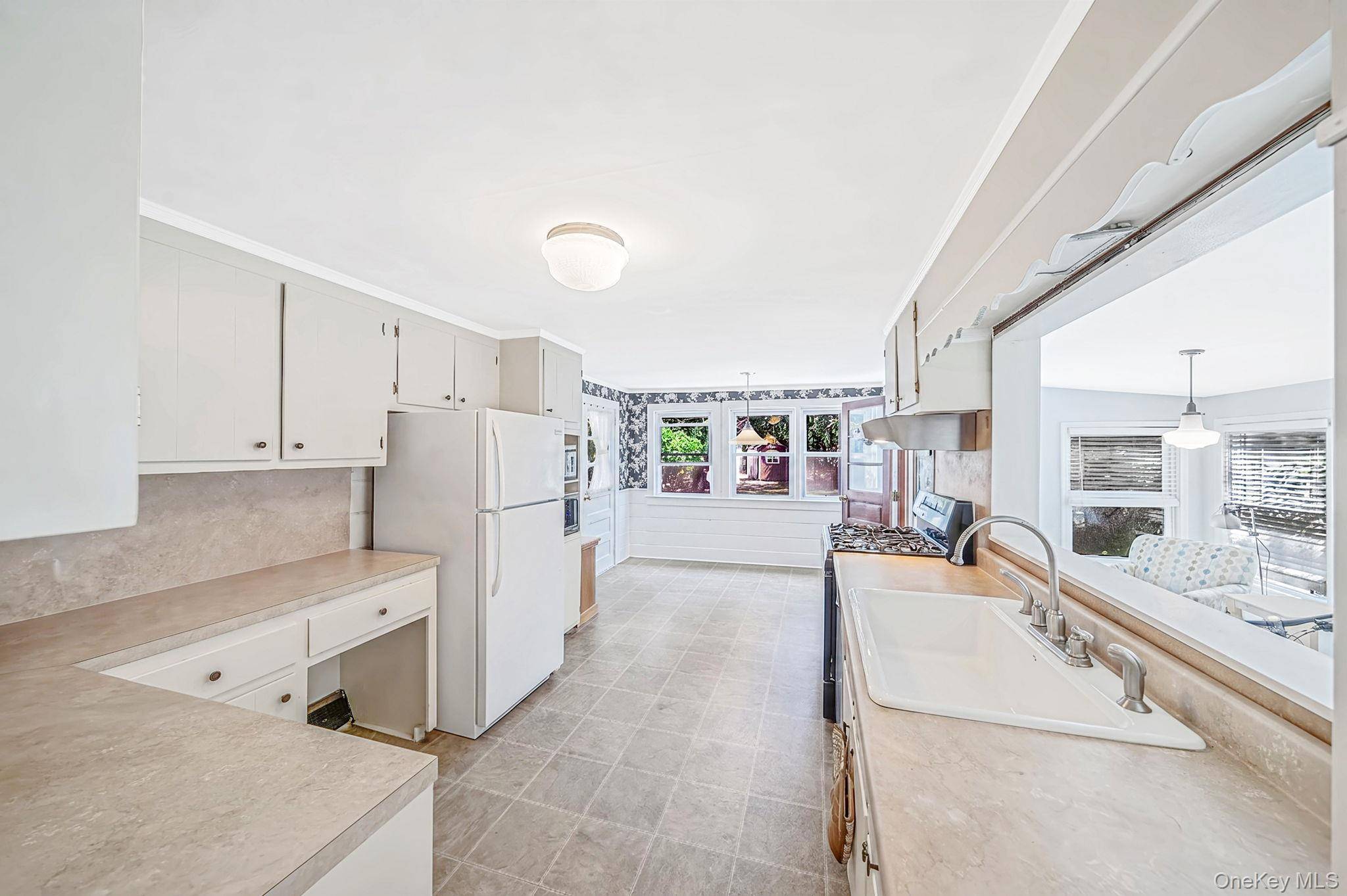 131 Quaker PATH, East Setauket, NY 11733