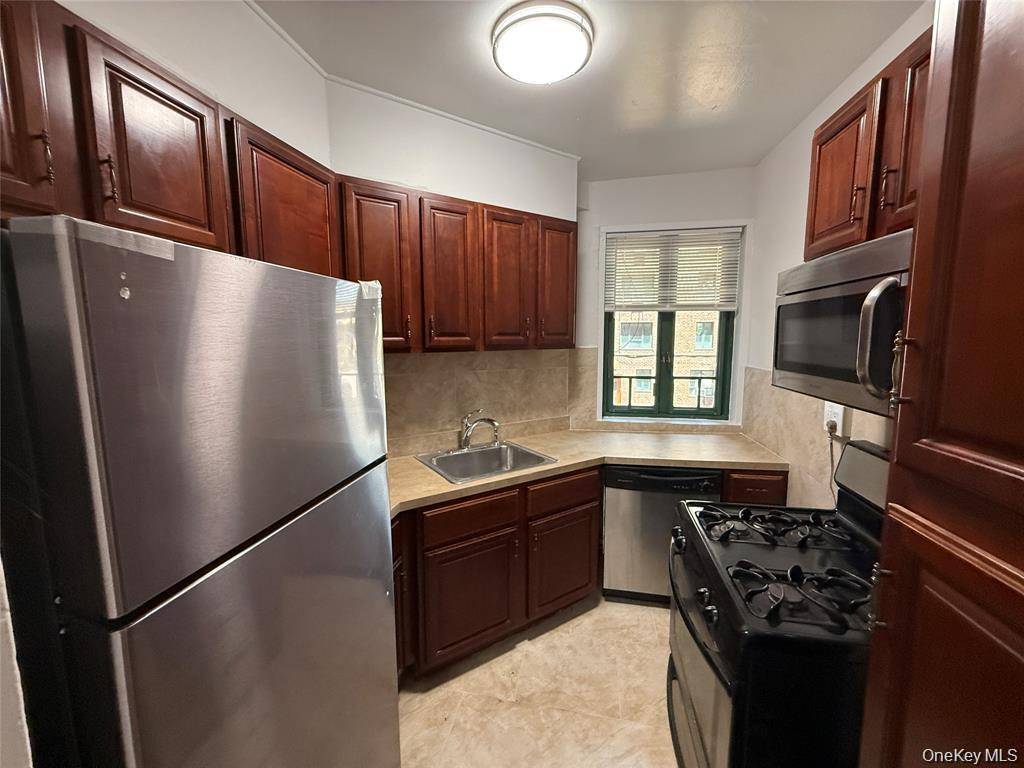 1725 Purdy ST #1C, Bronx, NY 10462