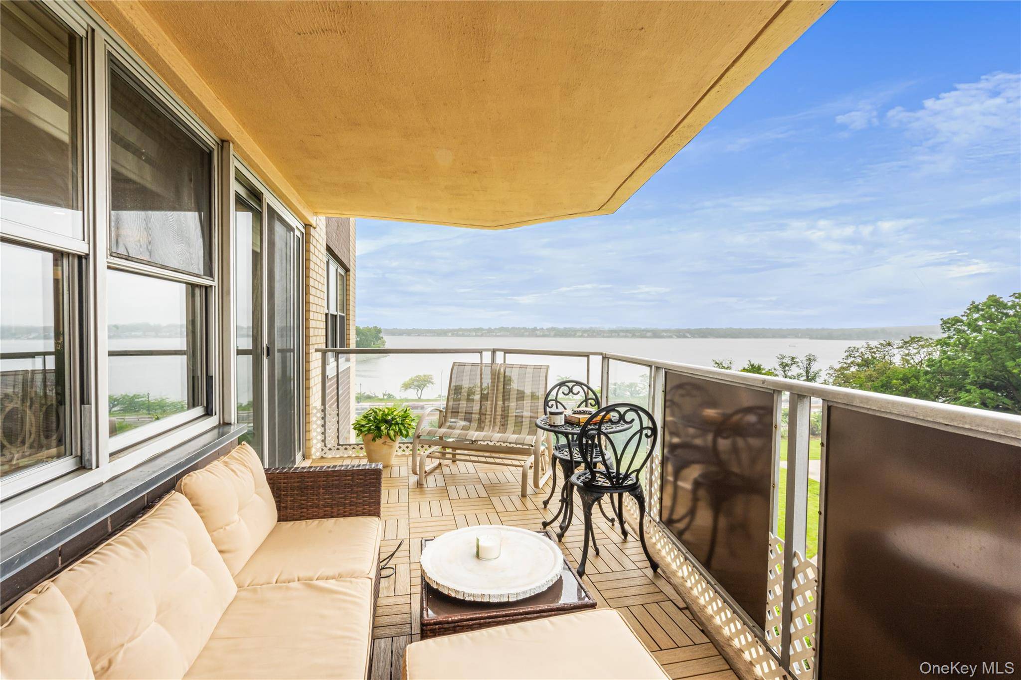 17-85 215th ST #4M, Bayside, NY 11360