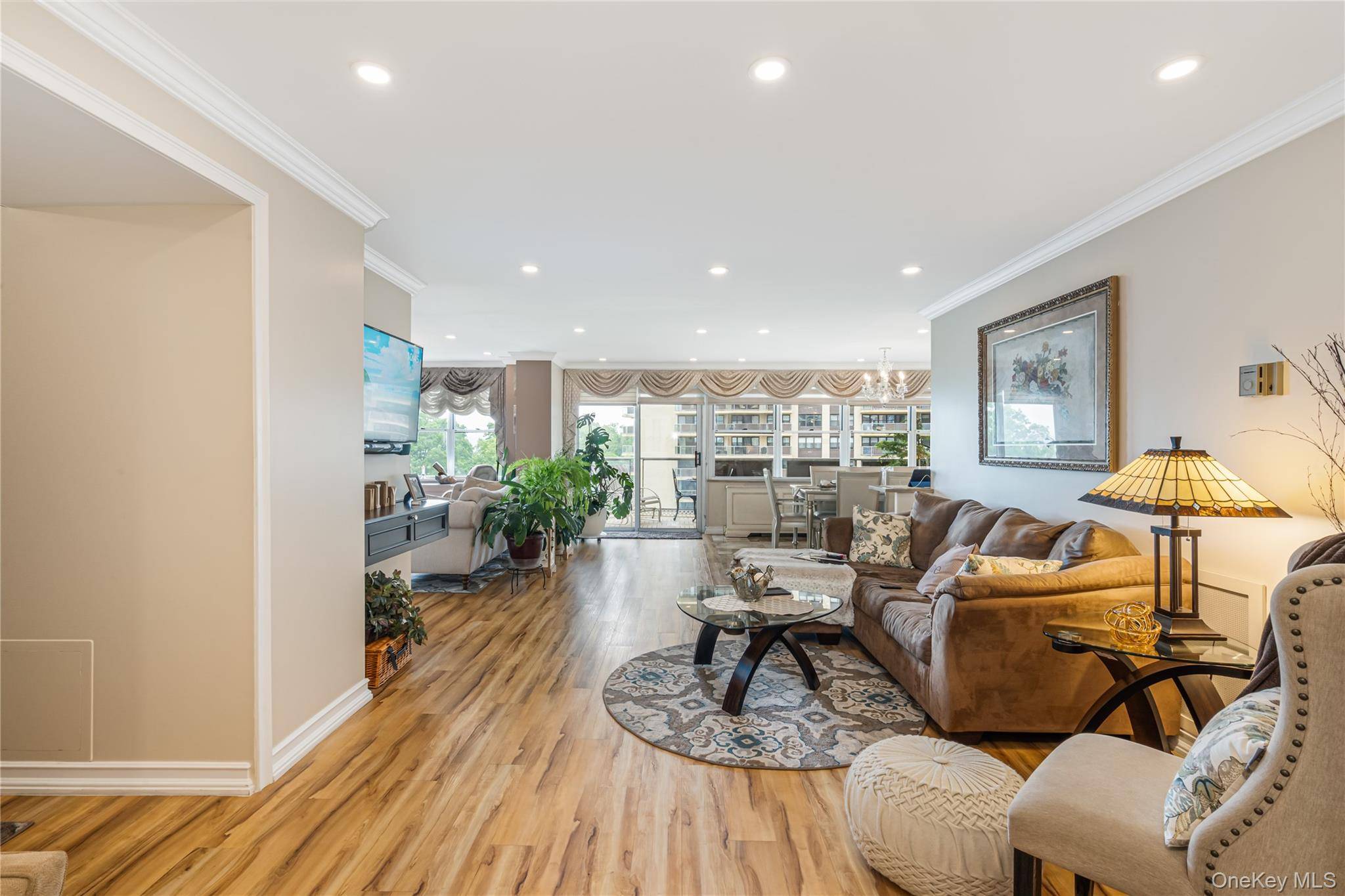 17-85 215th ST #4M, Bayside, NY 11360