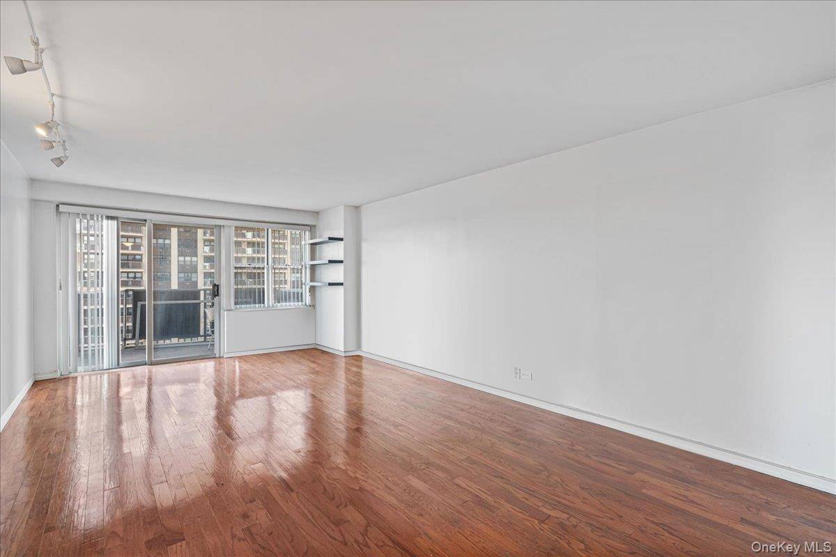 17-85 215 ST #5L, Bayside, NY 11360