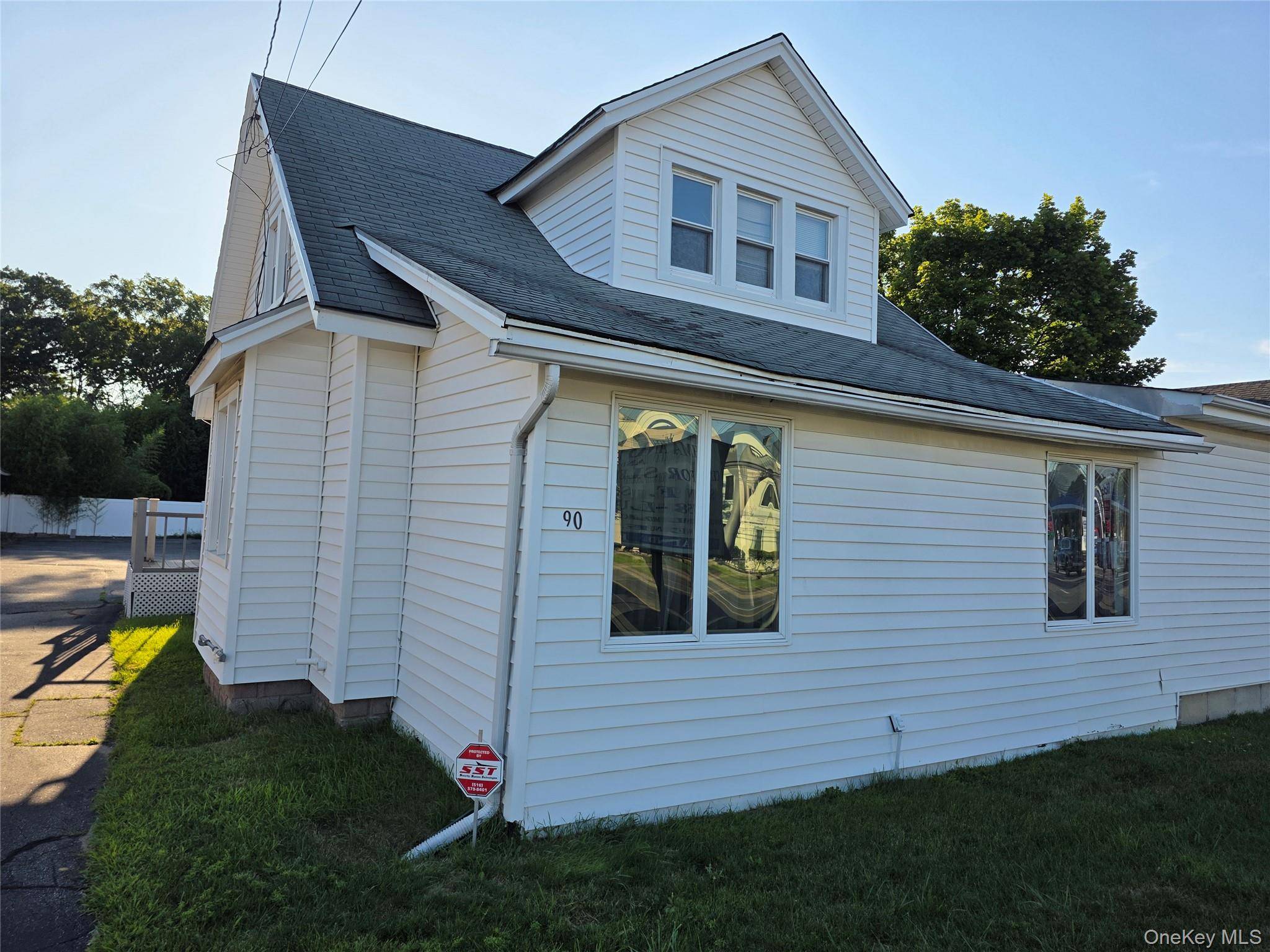 90 Medford AVE, Patchogue, NY 11772
