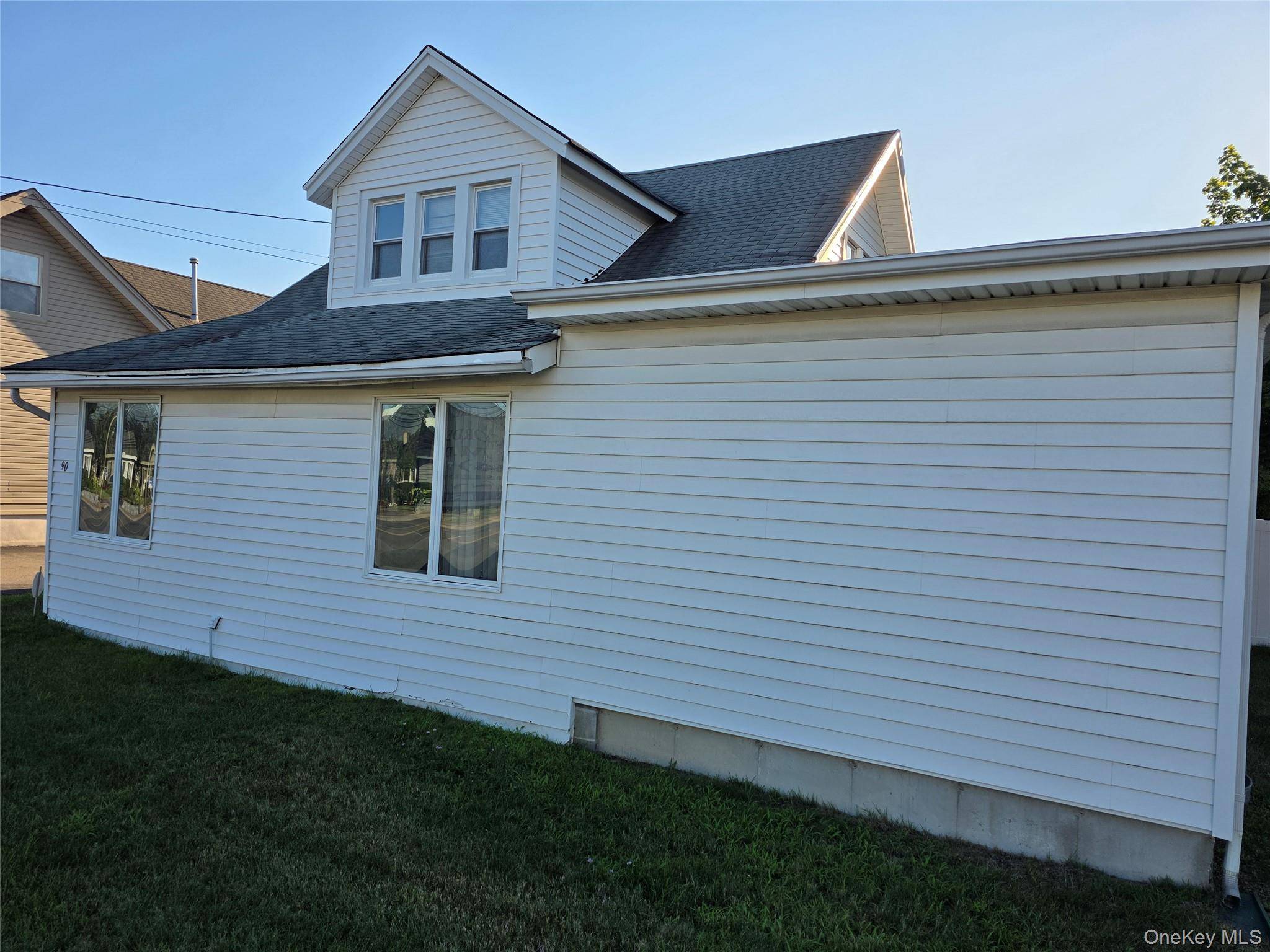 90 Medford AVE, Patchogue, NY 11772