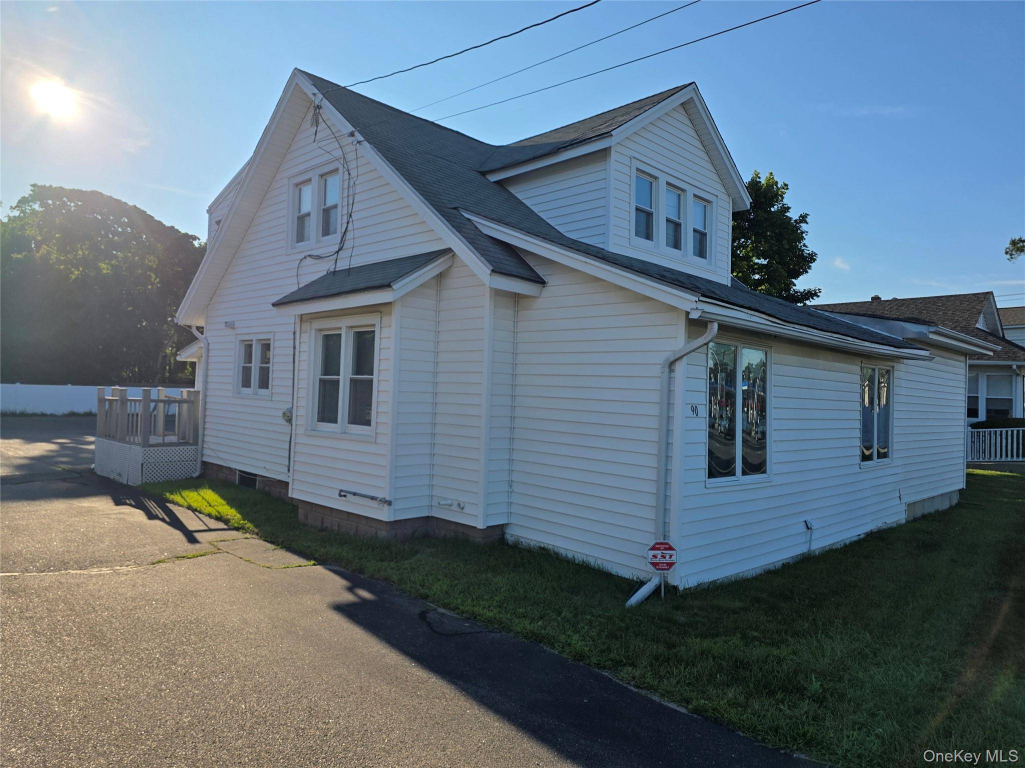 90 Medford AVE, Patchogue, NY 11772