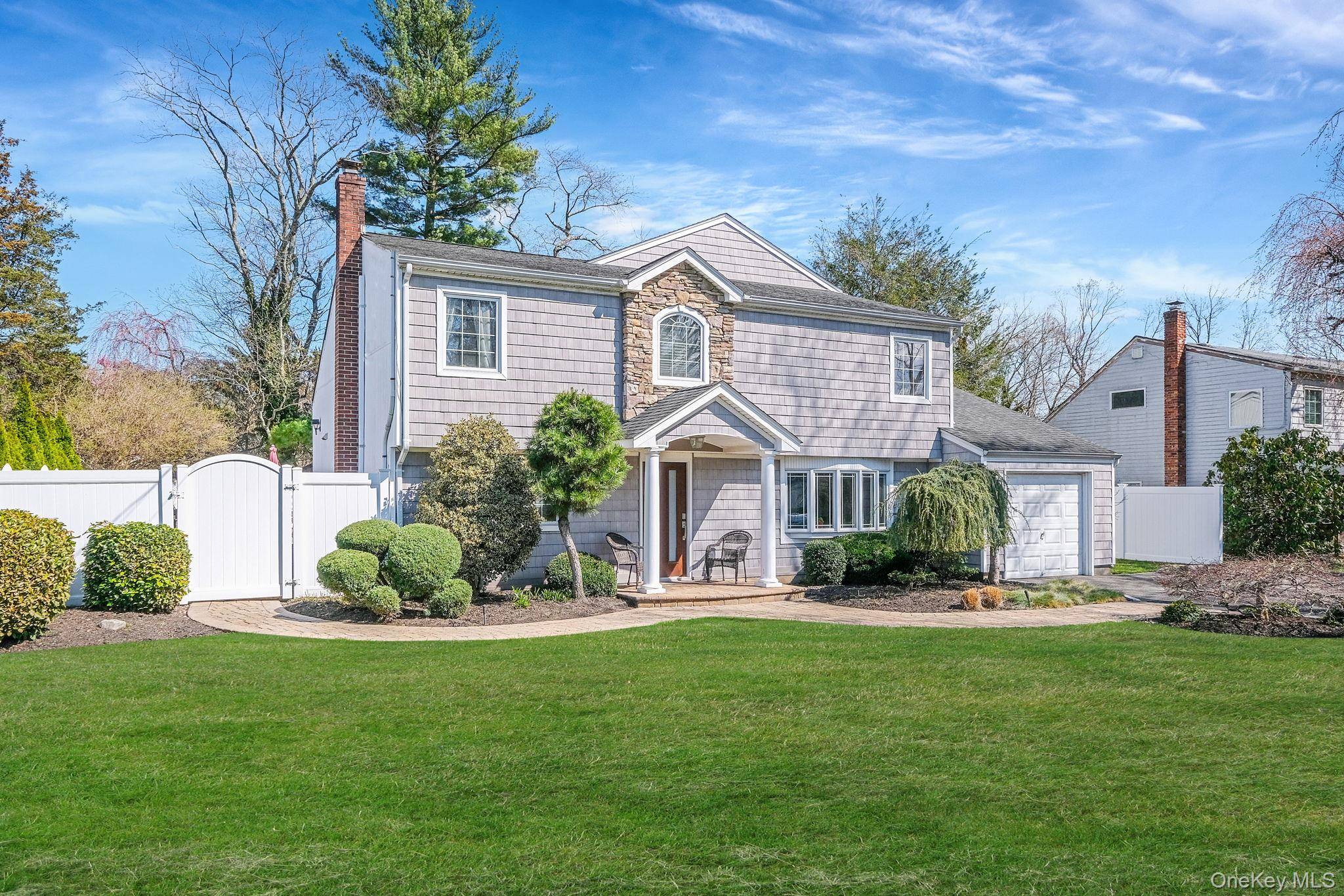 43 Hallock AVE, Smithtown, NY 11787