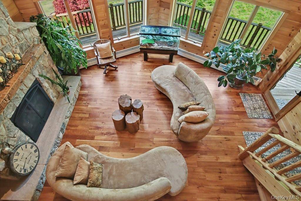 33 Cimarron RD, Putnam Valley, NY 10579