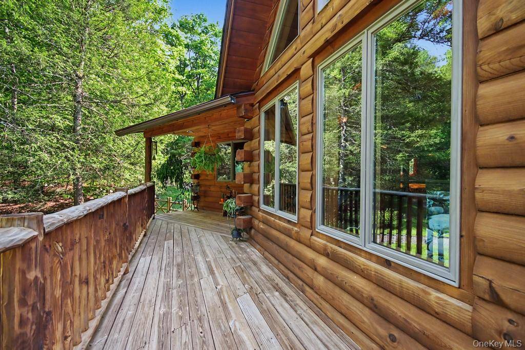 33 Cimarron RD, Putnam Valley, NY 10579