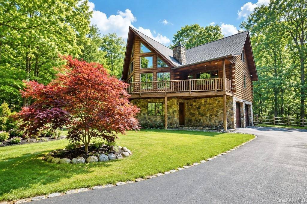 33 Cimarron RD, Putnam Valley, NY 10579