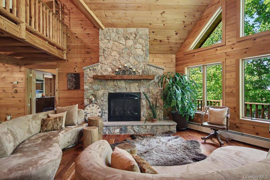 33 Cimarron RD, Putnam Valley, NY 10579