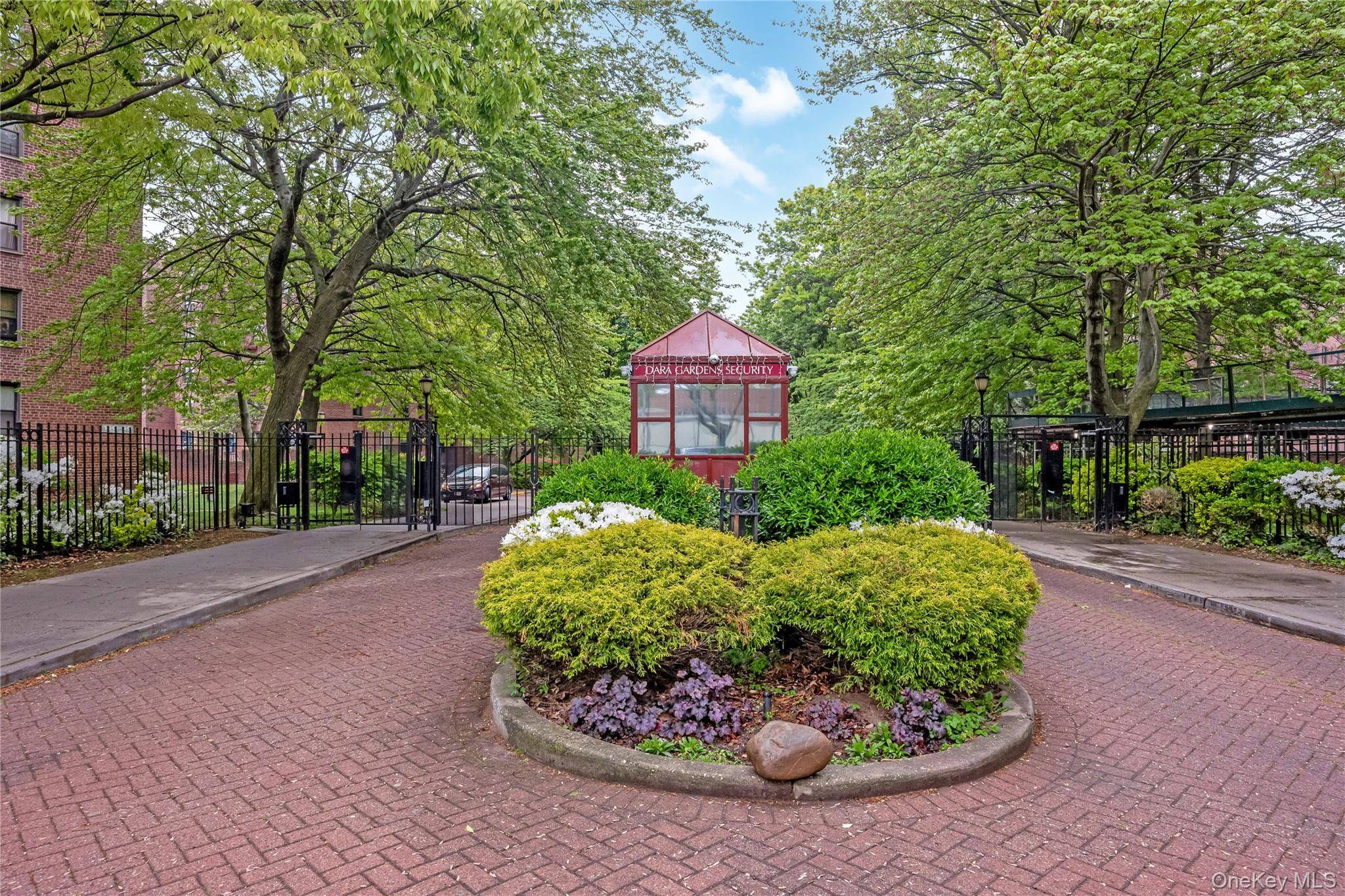 150-10 71st AVE #2K, Kew Garden Hills, NY 11367