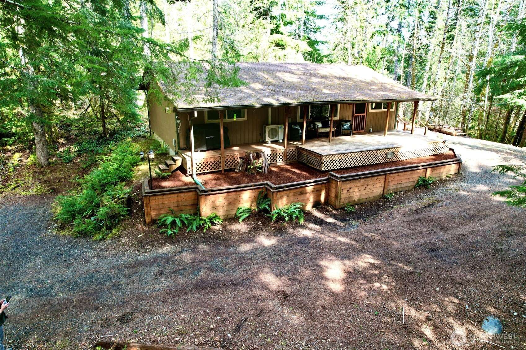 961 N Potlatch DR, Hoodsport, WA 98548