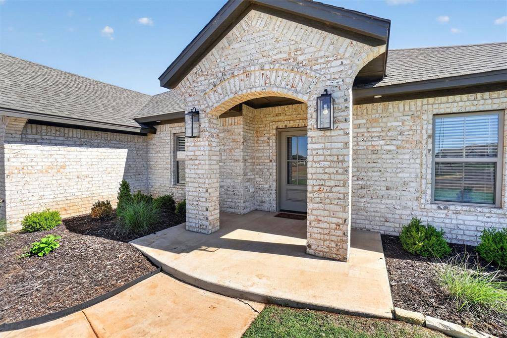 706 Sheryl LN, Altus, OK 73521