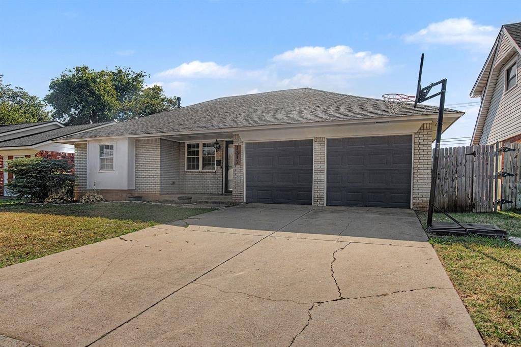 1317 Lawton AVE, Moore, OK 73160