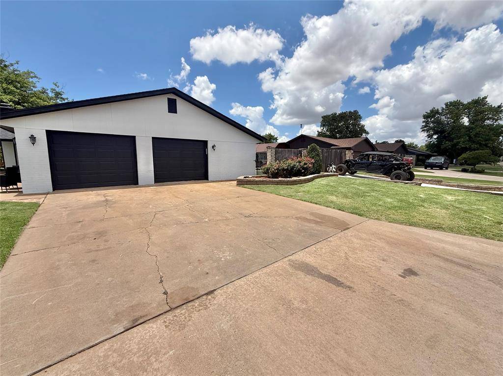 1209 S Trail DR, Altus, OK 73521