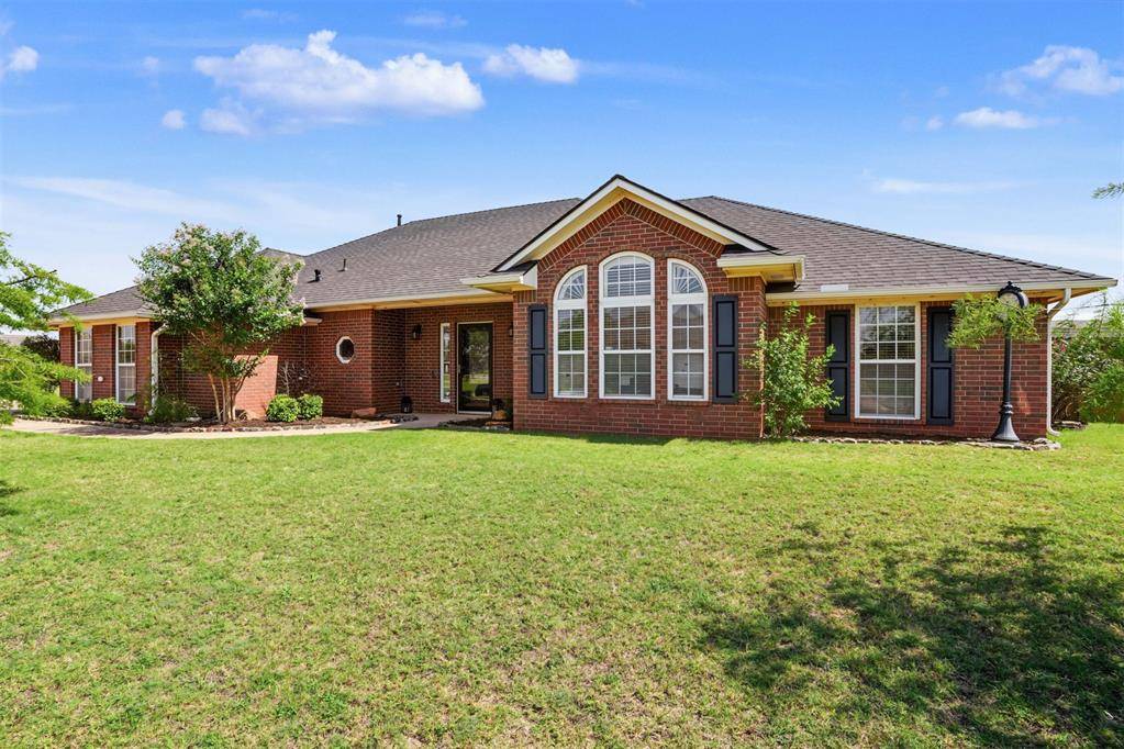 2827 Deer RUN, Altus, OK 73521