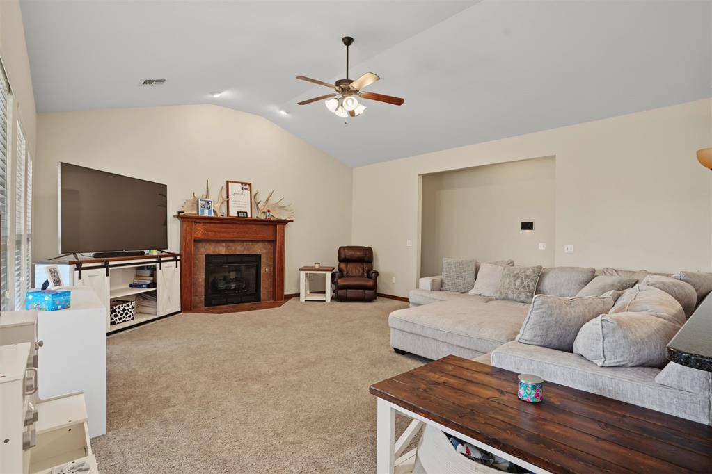 2827 Deer RUN, Altus, OK 73521