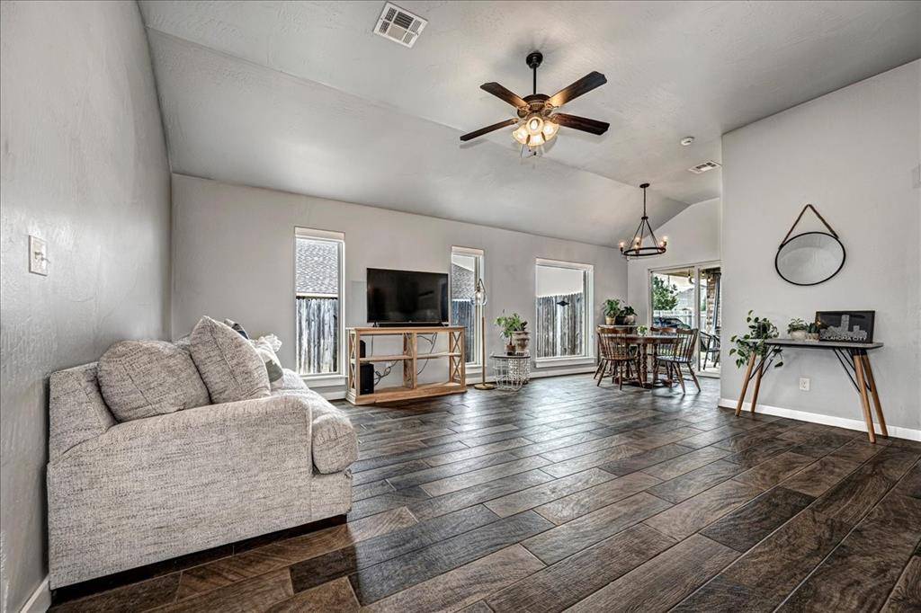 10300 Glover River DR, Yukon, OK 73099