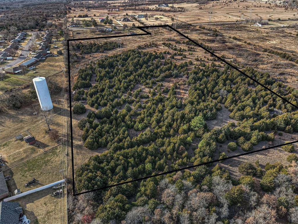 Dobbs RD, Harrah, OK 73045