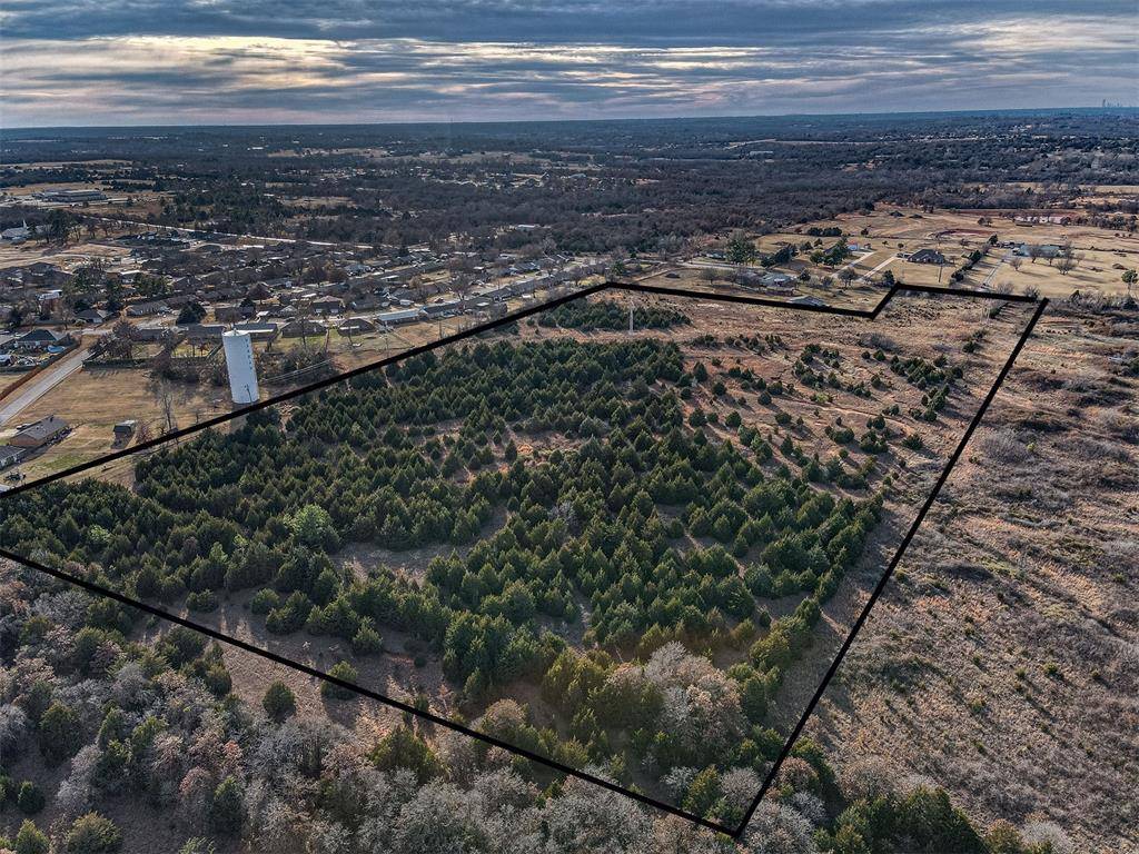 Dobbs RD, Harrah, OK 73045