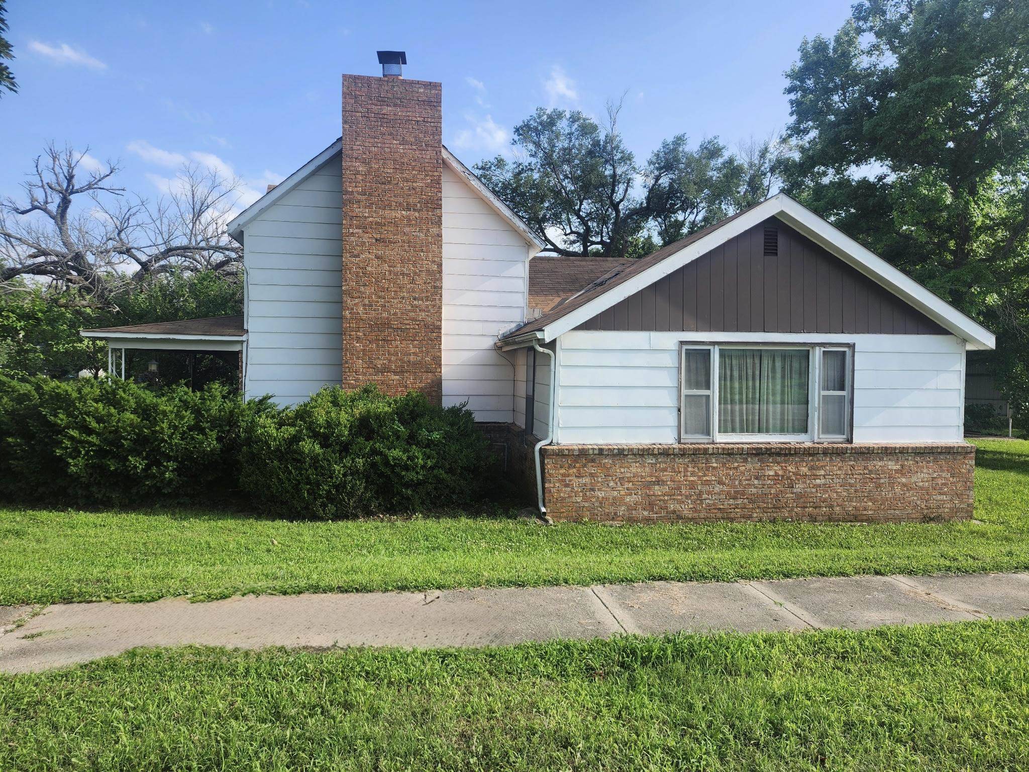 421 N Chestnut, Burden, KS 67019