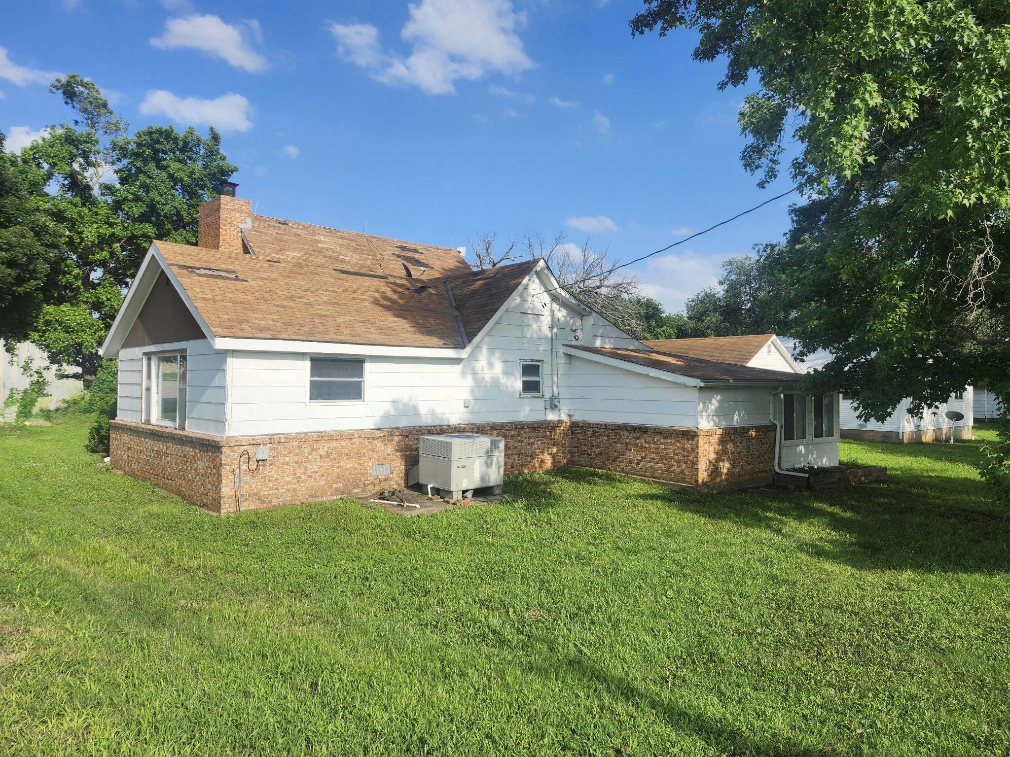 421 N Chestnut, Burden, KS 67019