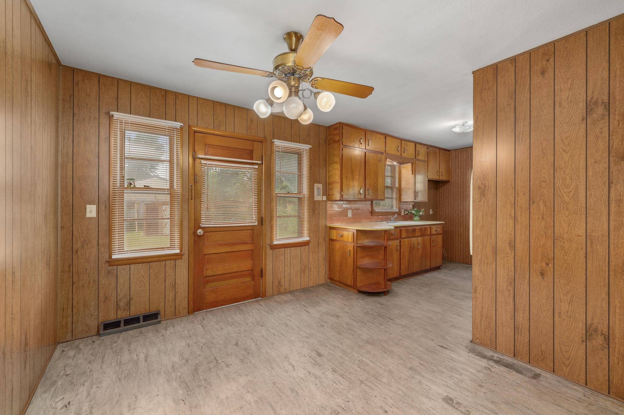 1715 E Mona Ln, Wichita, KS 67216