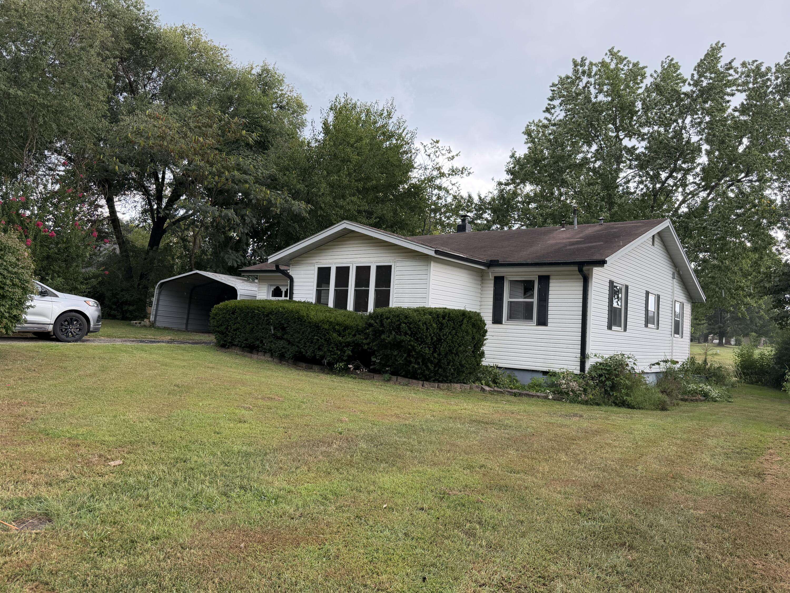 107 E James ST, Mountain View, MO 65548