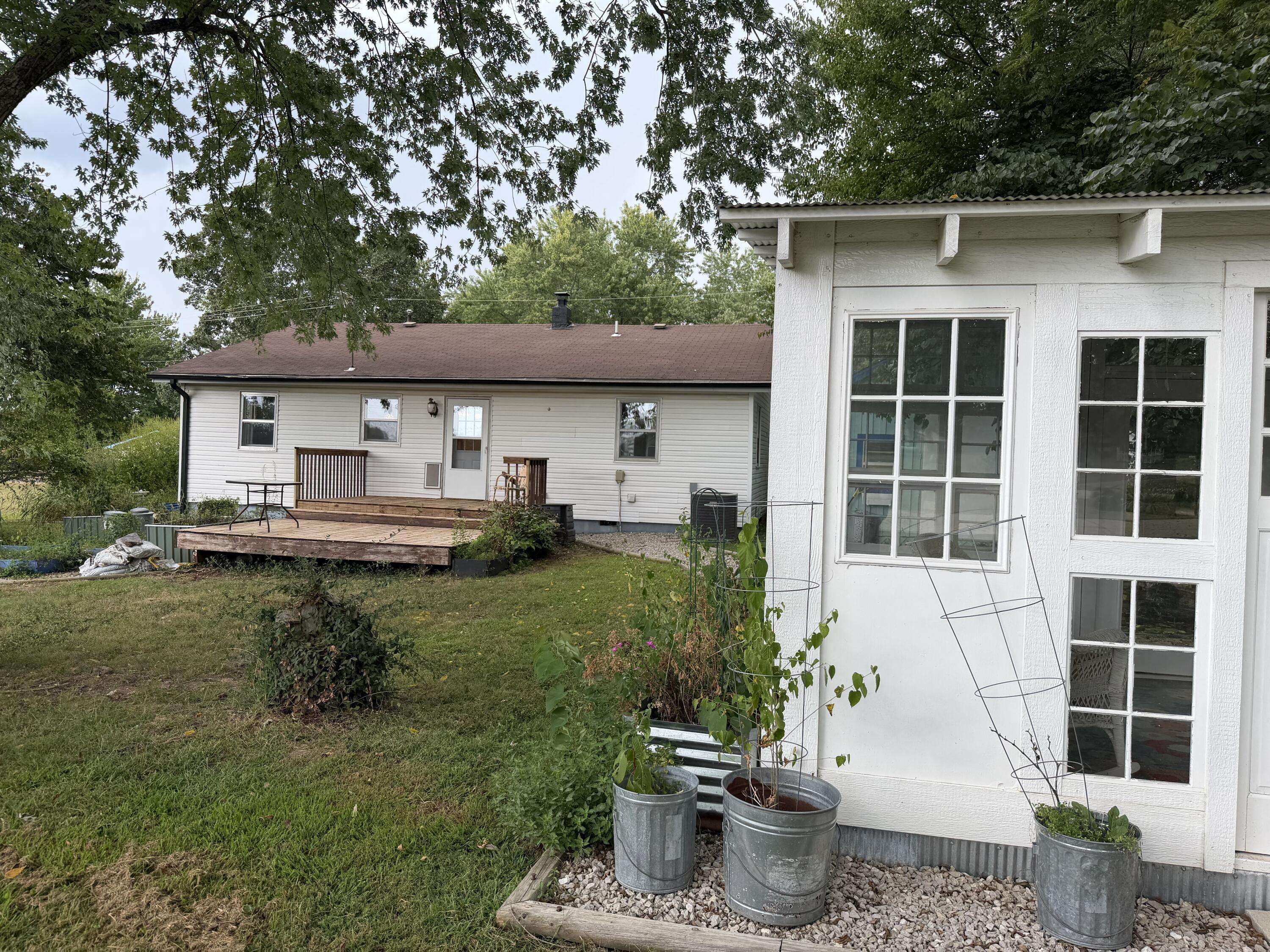 107 E James ST, Mountain View, MO 65548