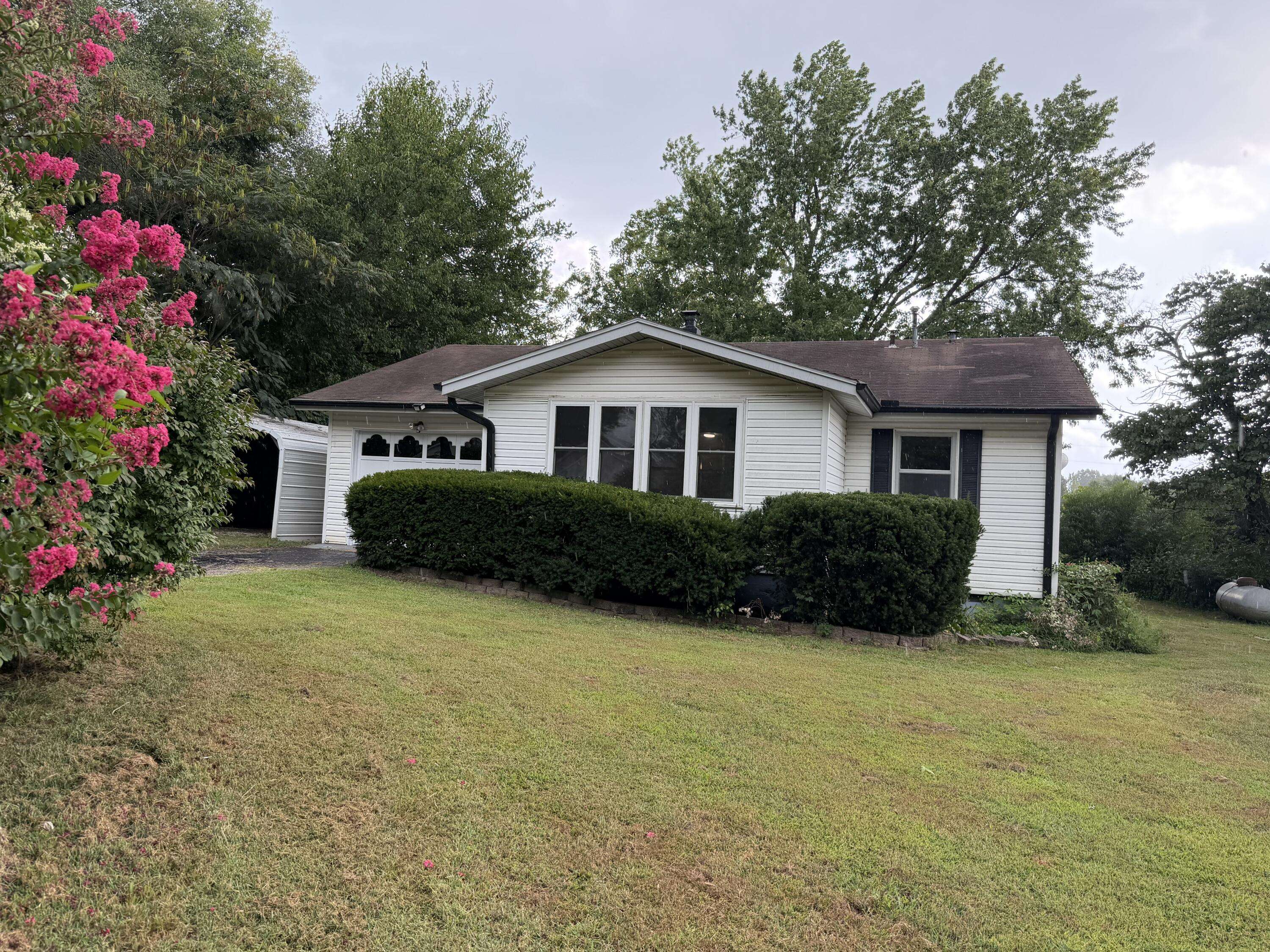 107 E James ST, Mountain View, MO 65548