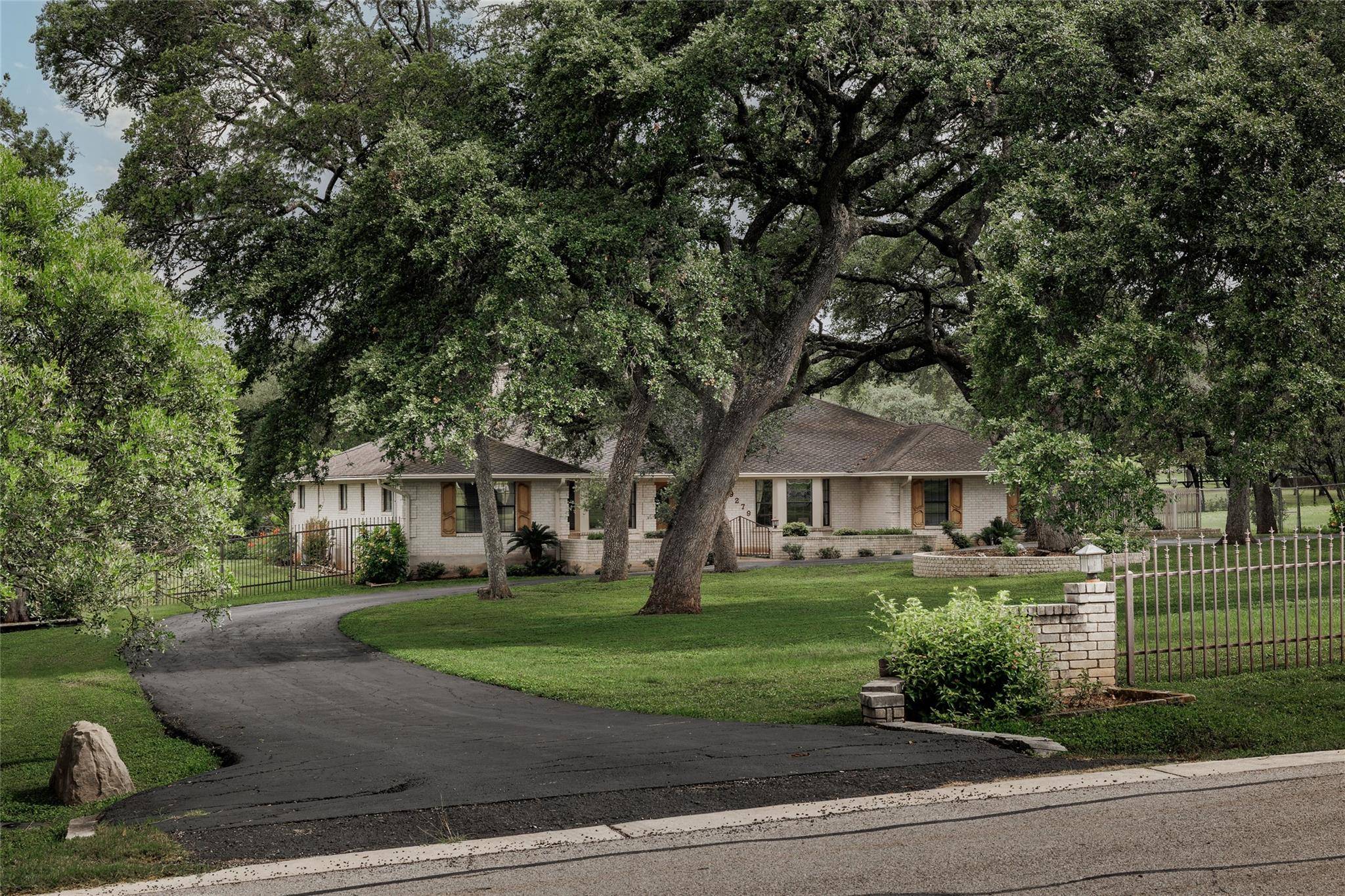 9279 Garden Ridge DR, San Antonio, TX 78266
